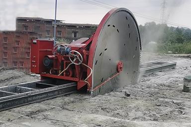 大型礦山開采切割機(jī)